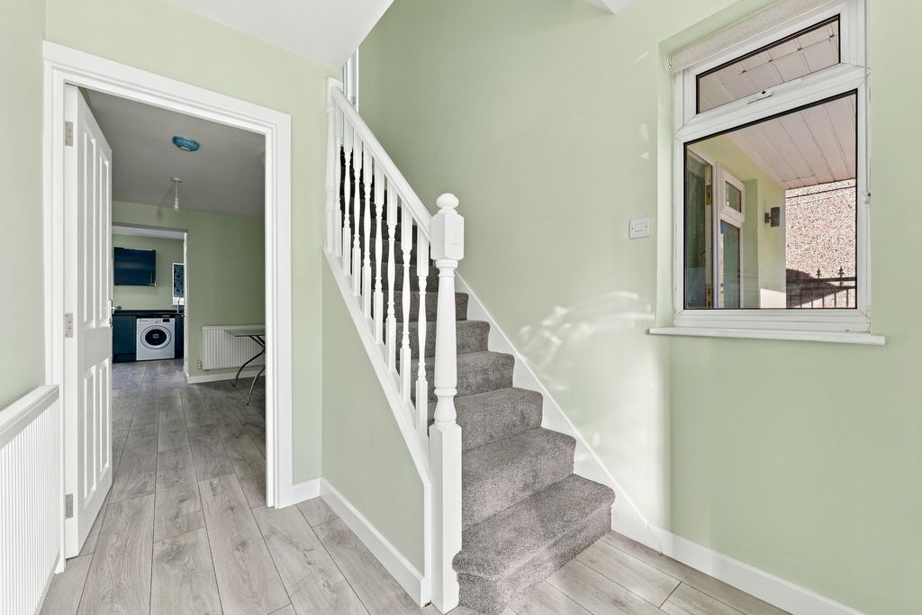 Property photo 1 of 25 Entrance Hallway