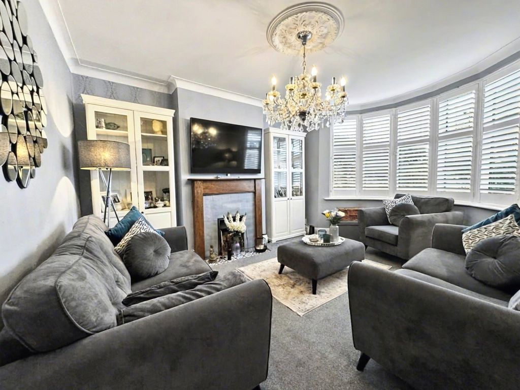 Property photo 2 of 23 Lounge