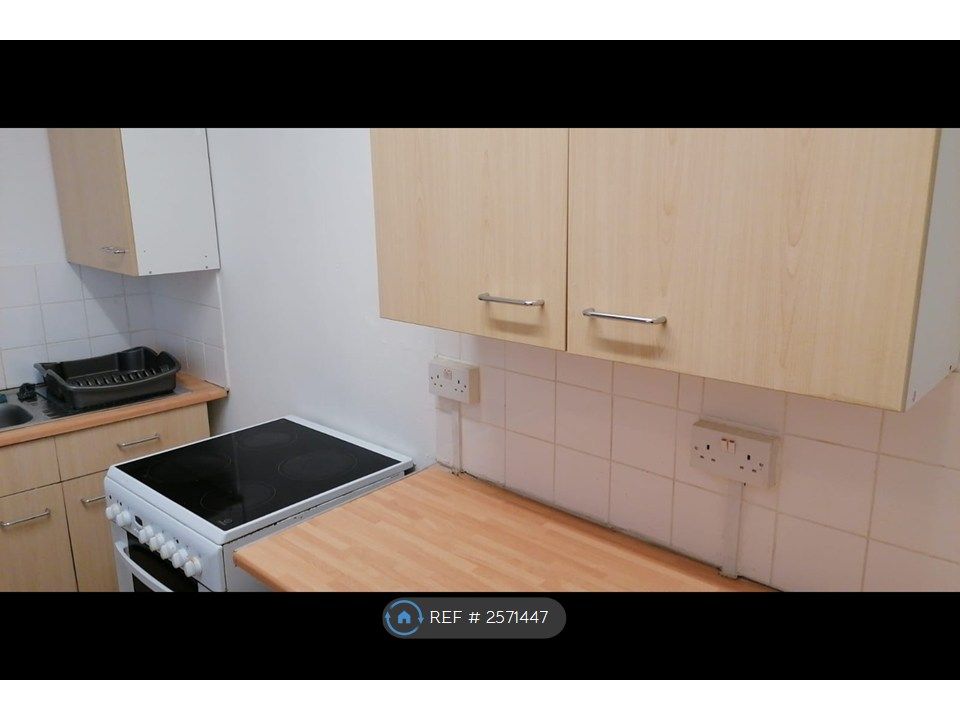 Property photo 3 of 28 Kitchen 3