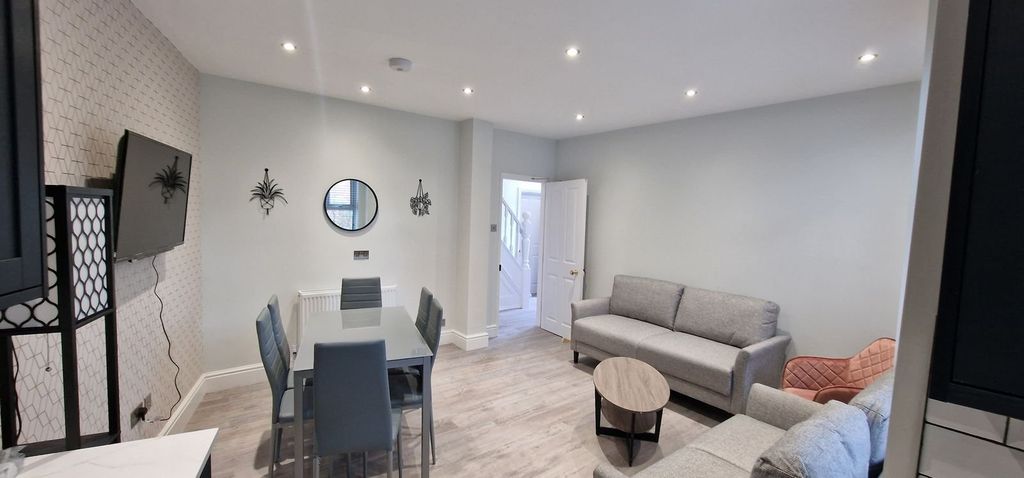 Property photo 1 of 10 Picture No. 08