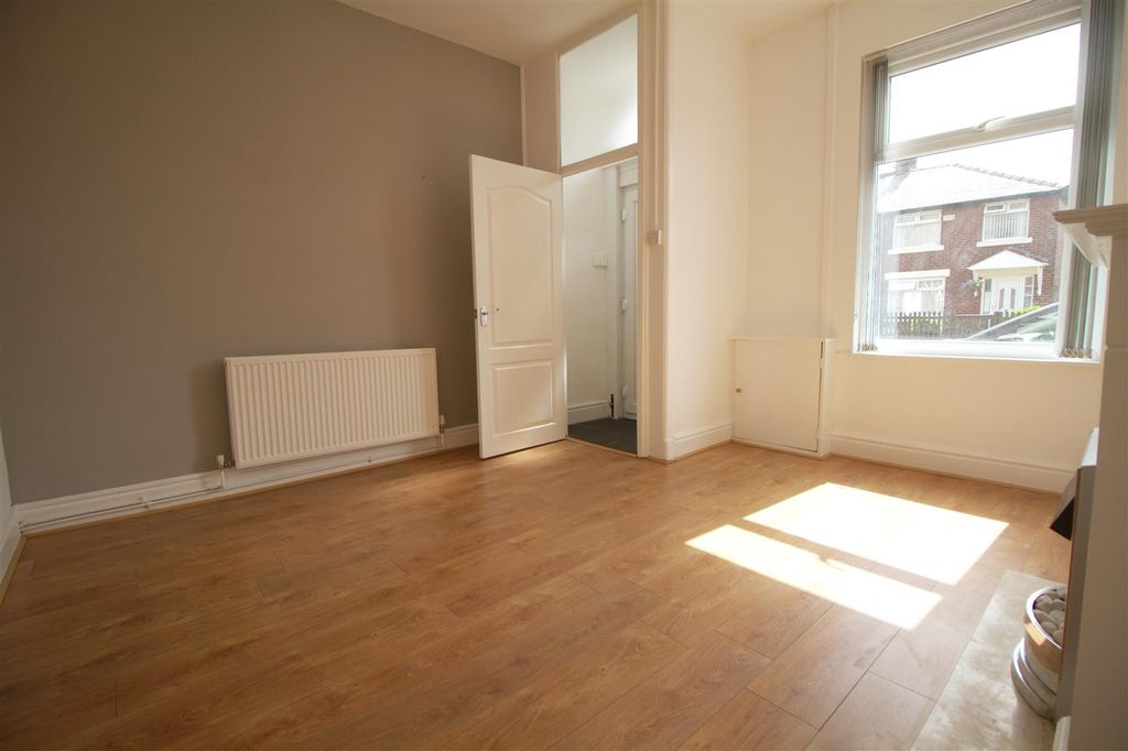 Property photo 3 of 9 Front Room.Jpg