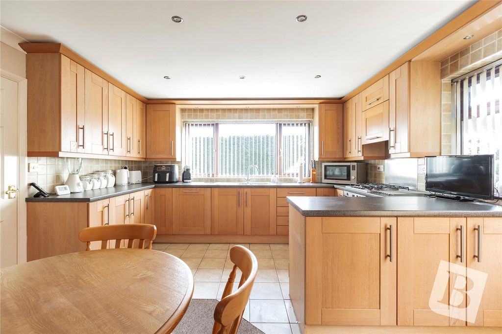 Property photo 2 of 19 Kitchen