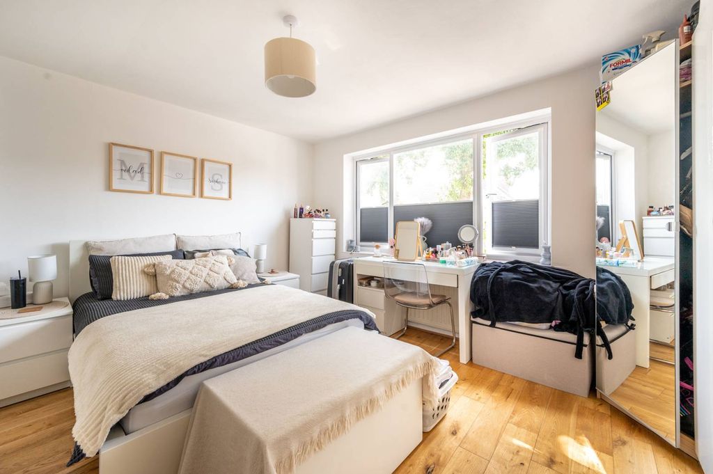 Property photo 1 of 27