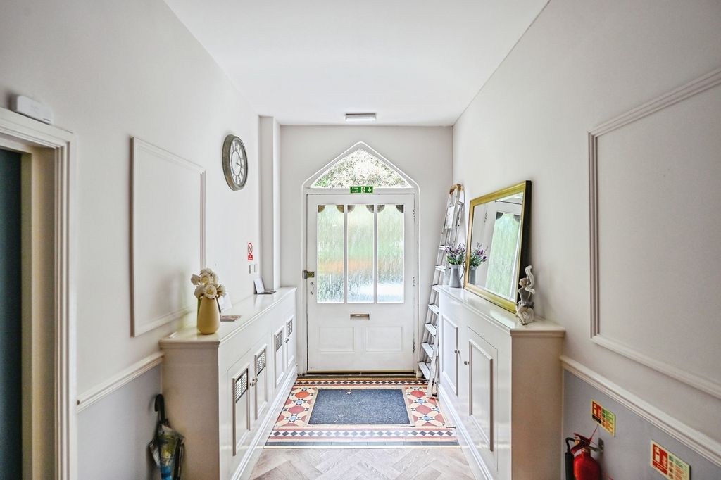 Property photo 2 of 19 Photo