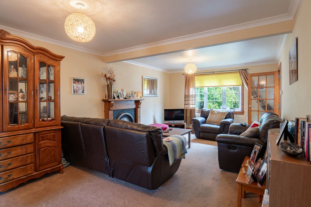 Property photo 2 of 28