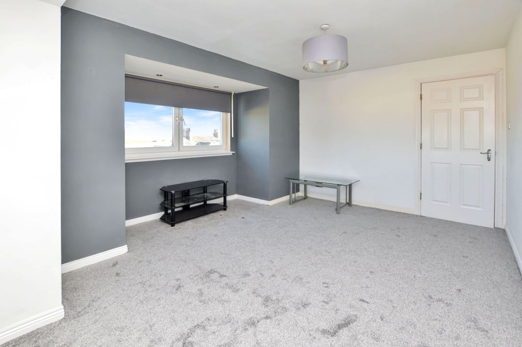 Property photo 3 of 11 Lounge