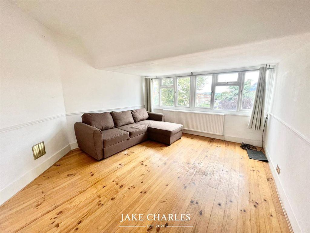 Property photo 2 of 13 9406A39c-d075-4379-Beb0-41E6022B084d.Jpg
