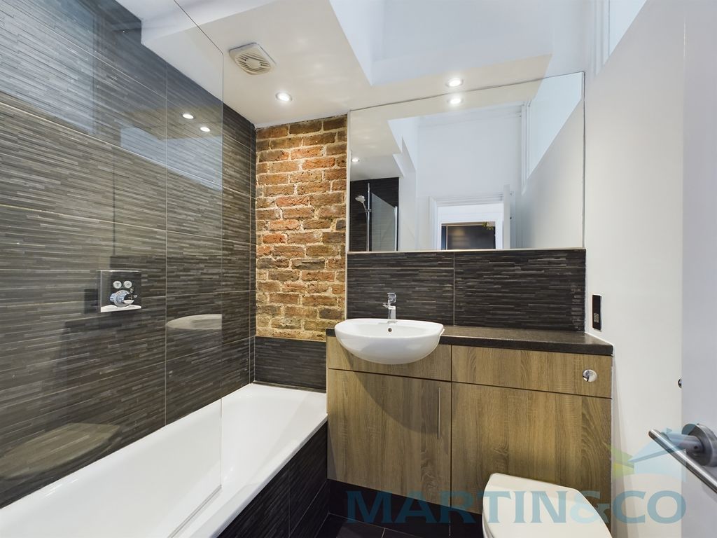 Property photo 1 of 13 Bathroom