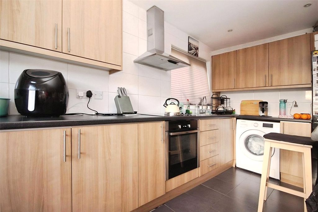 Property photo 2 of 6 Kitchen