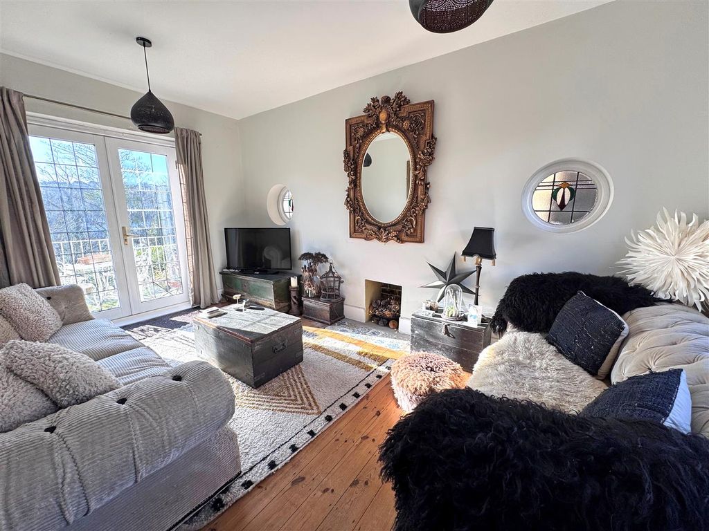 Property photo 3 of 17 16E.Jpg