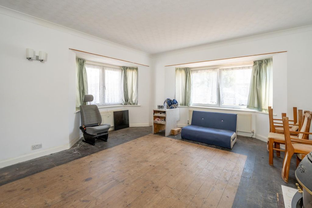Property photo 3 of 17 Sitting Room.Jpg