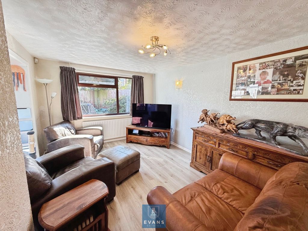 Property photo 3 of 28 Sitting Room