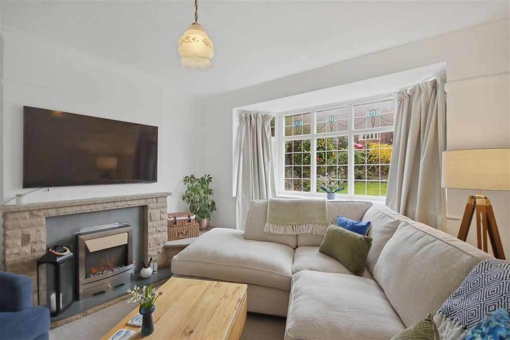 Property photo 2 of 18 Living Room