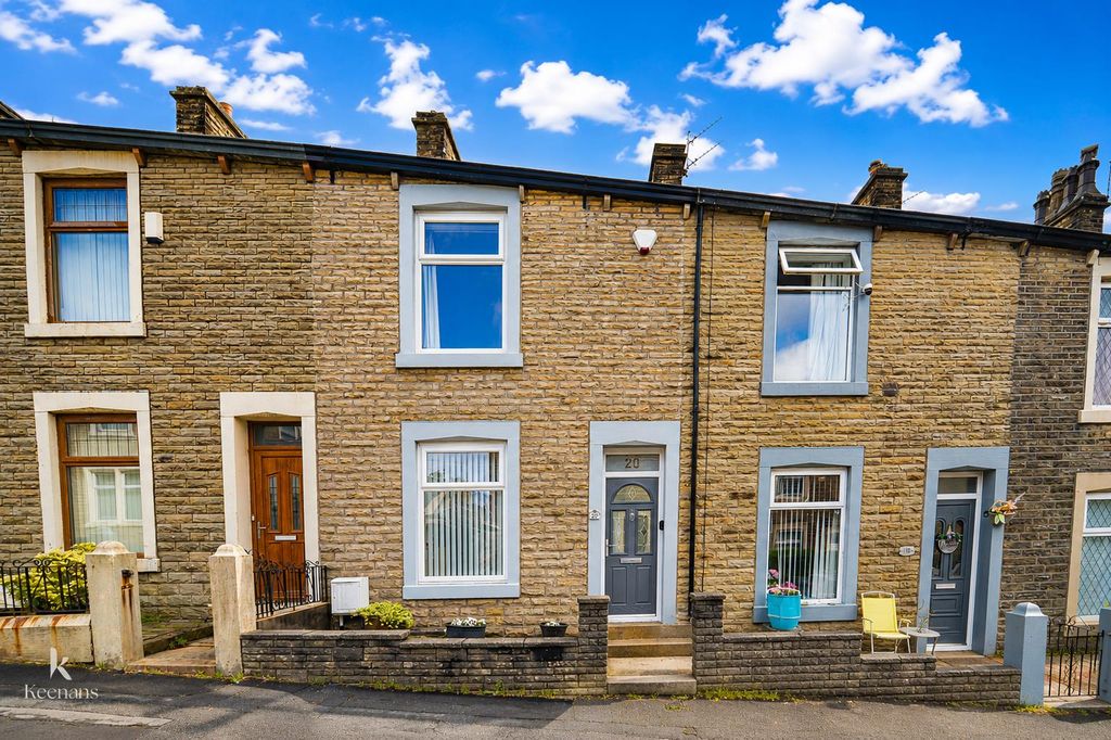 Property photo 2 of 18