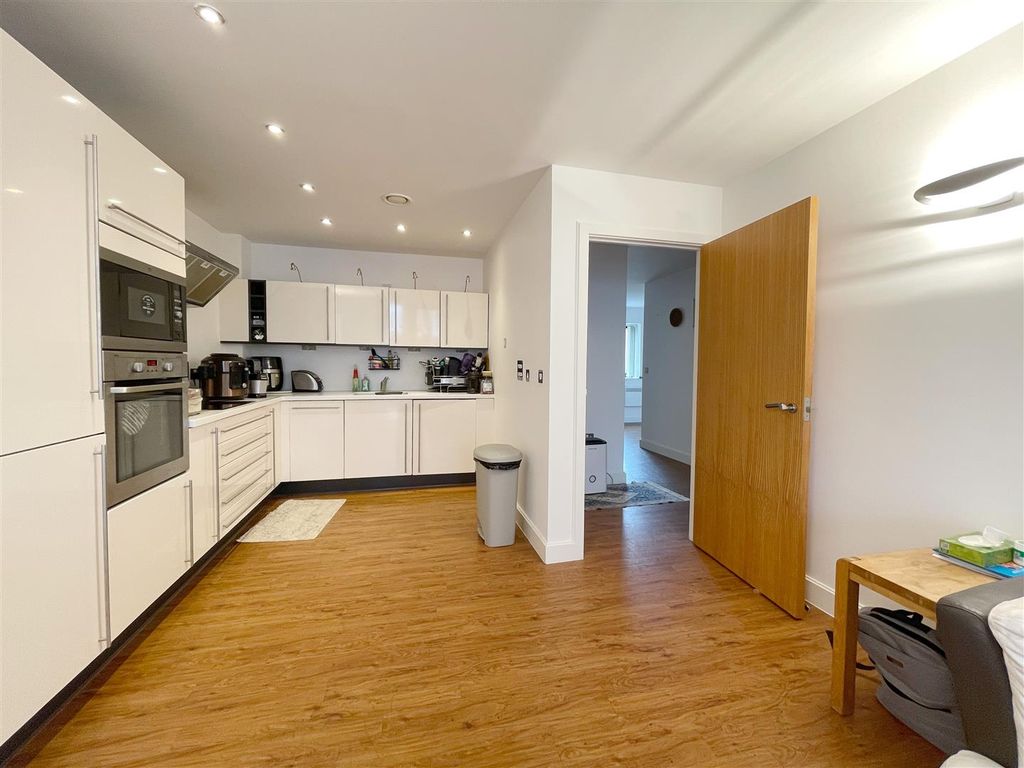 Property photo 3 of 11