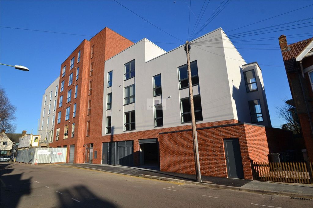 Property photo 1 of 11 Junction Court