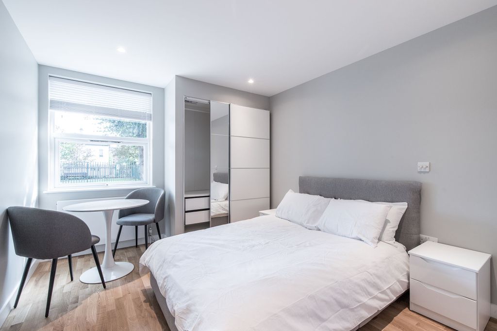 Property photo 2 of 10 Bedroom