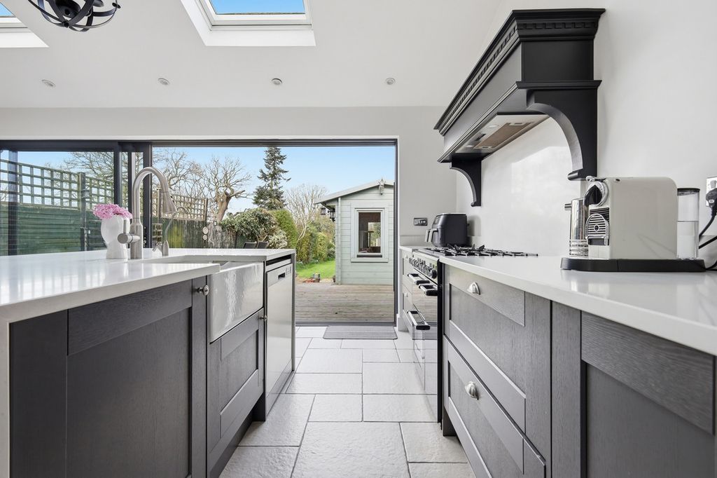 Property photo 2 of 29