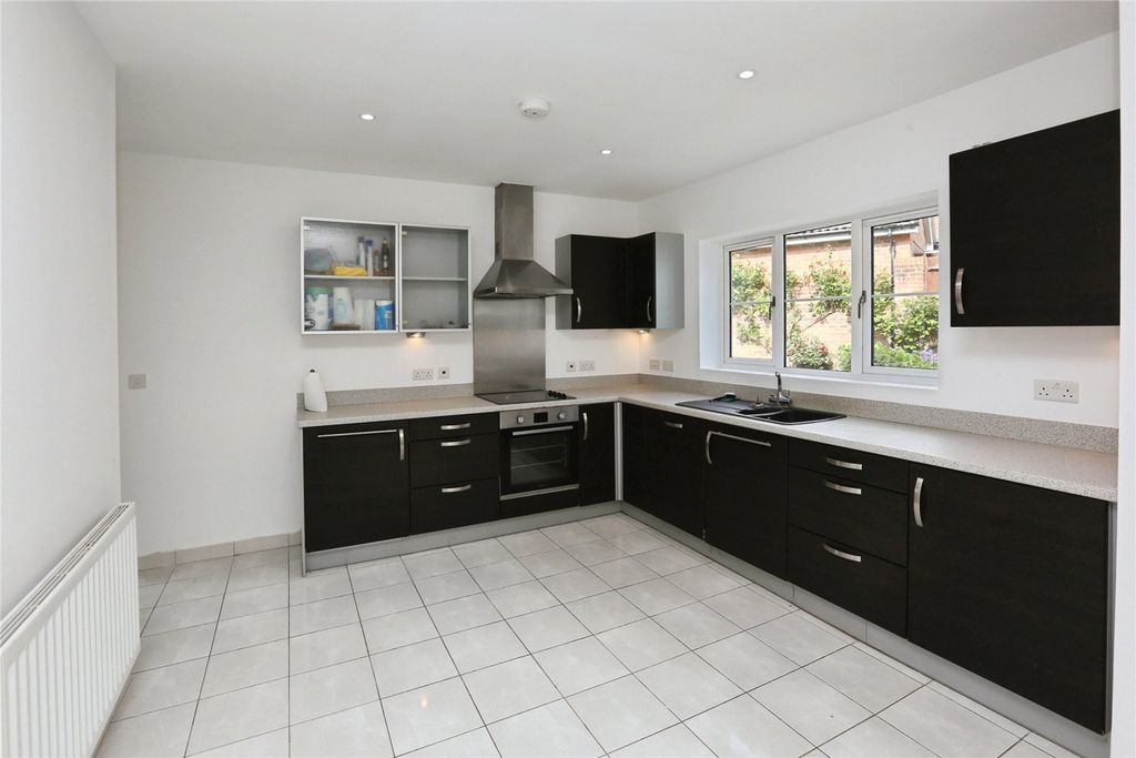 Property photo 2 of 31 Kitchen