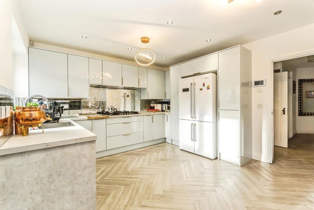 Property photo 2 of 18 Pbox-Img.Jpg