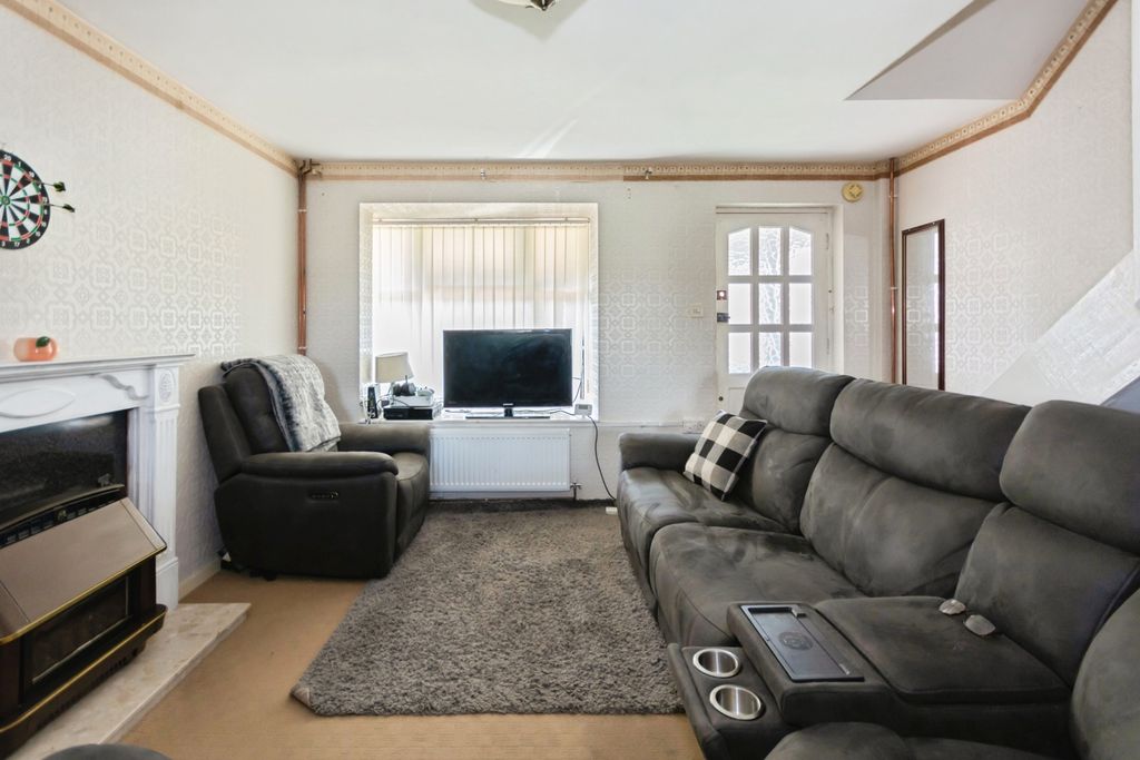 Property photo 3 of 17 Photo