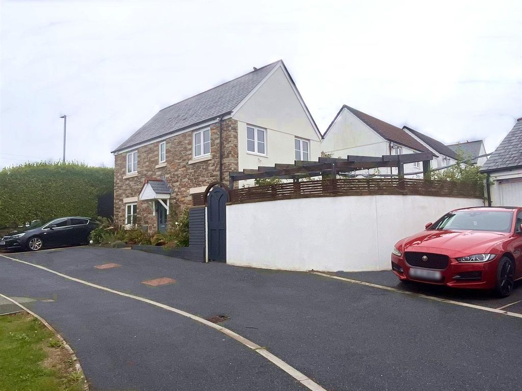 Property photo 1 of 19 Both Cars Are On This Properties Parking Areas