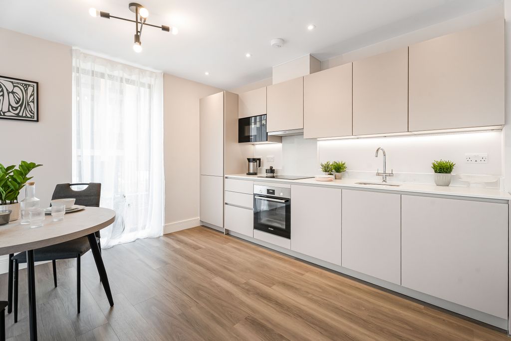 Property photo 2 of 17 Show Home