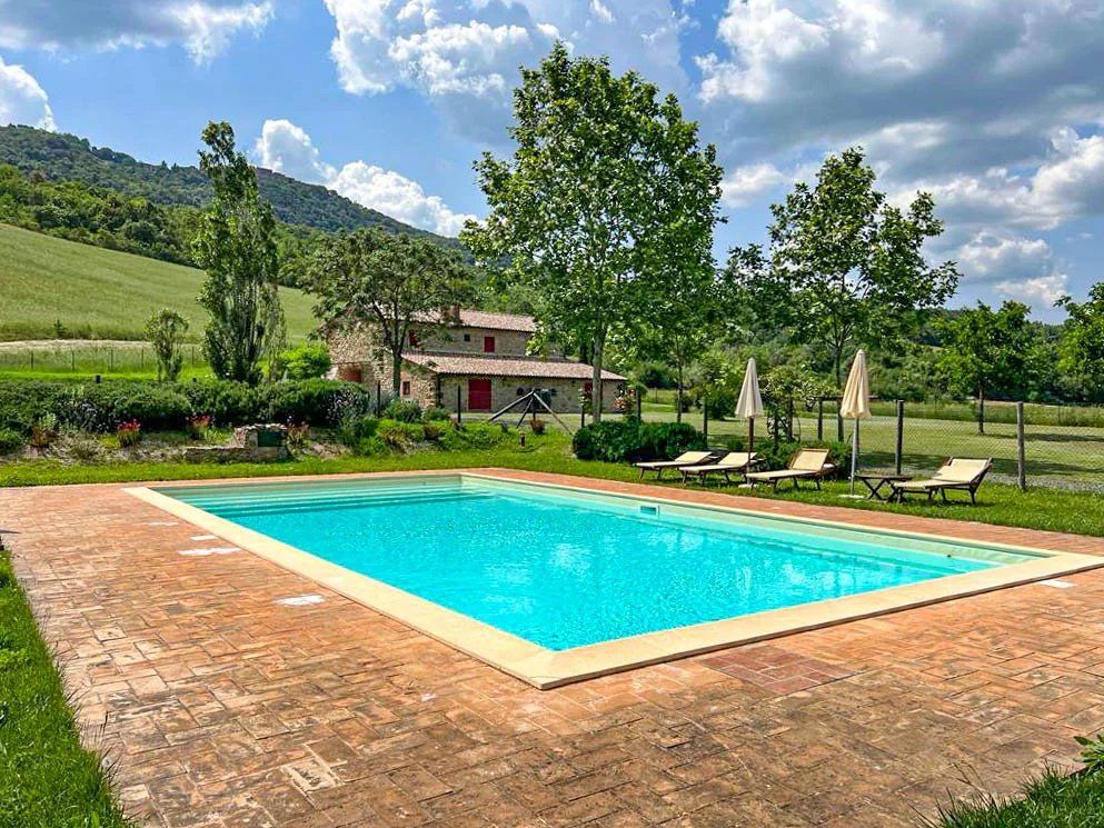 Property photo 2 of 27