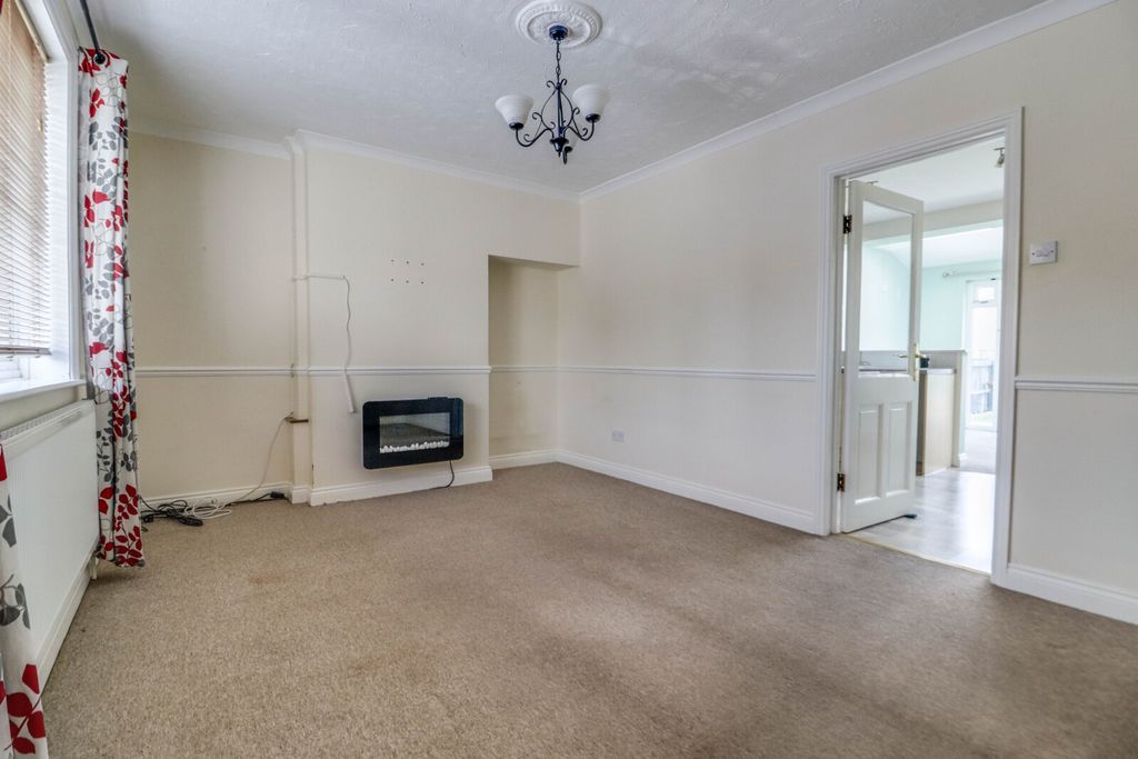 Property photo 2 of 18 Picture No. 01