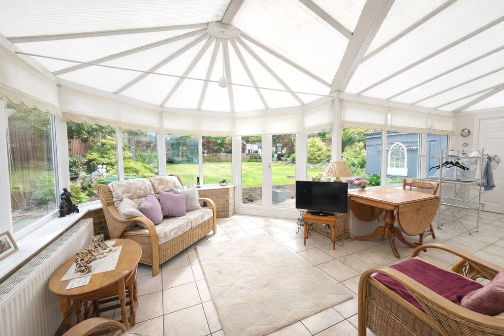 Property photo 3 of 15 Conservatory