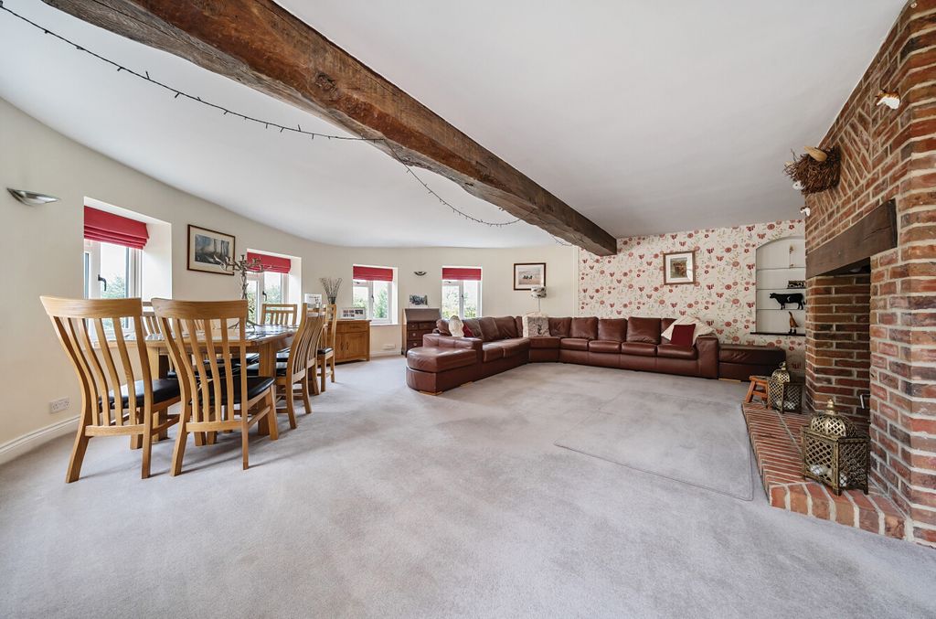 Property photo 2 of 22 Living Room