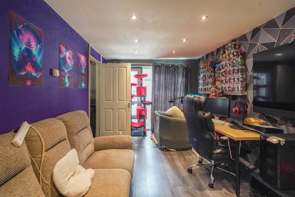 Property photo 2 of 18