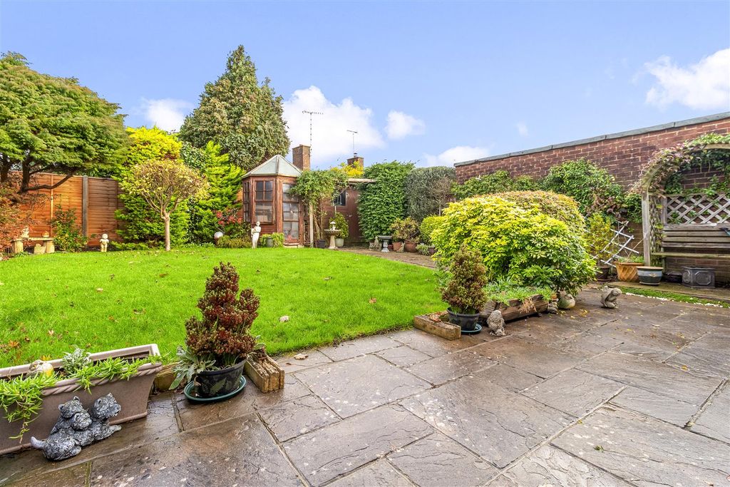 Property photo 2 of 18 Twyford Externals-001.Jpg