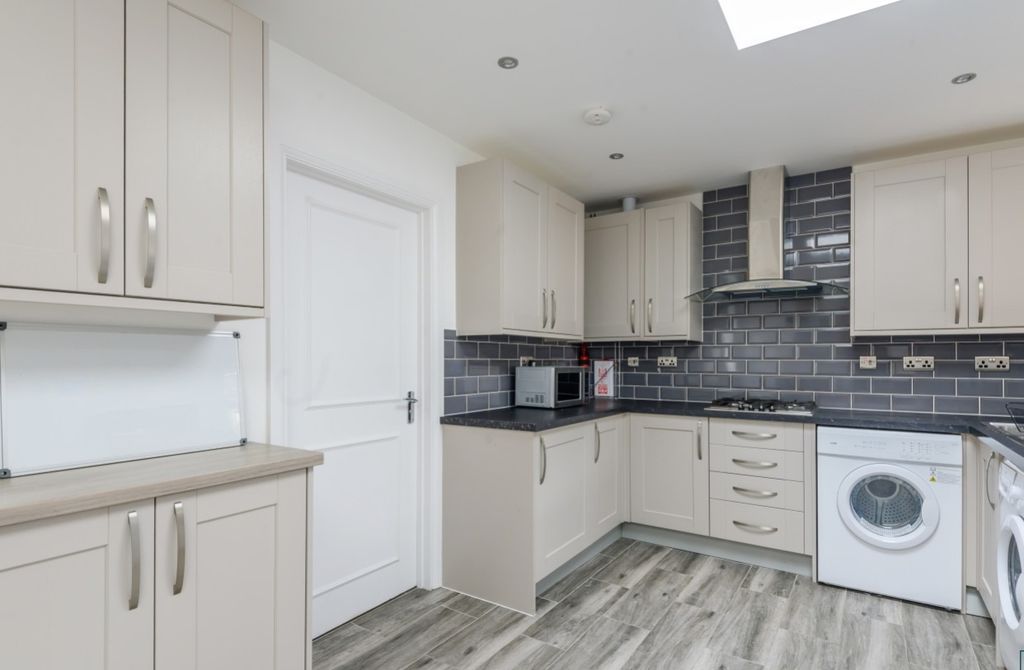 Property photo 2 of 16 4F214259-A52E-4Fd5-8d1d-4F3c4B30A66F