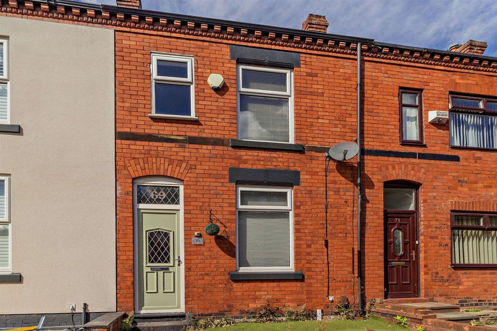 Property photo 1 of 13 8663378-Exterior05-800.Png