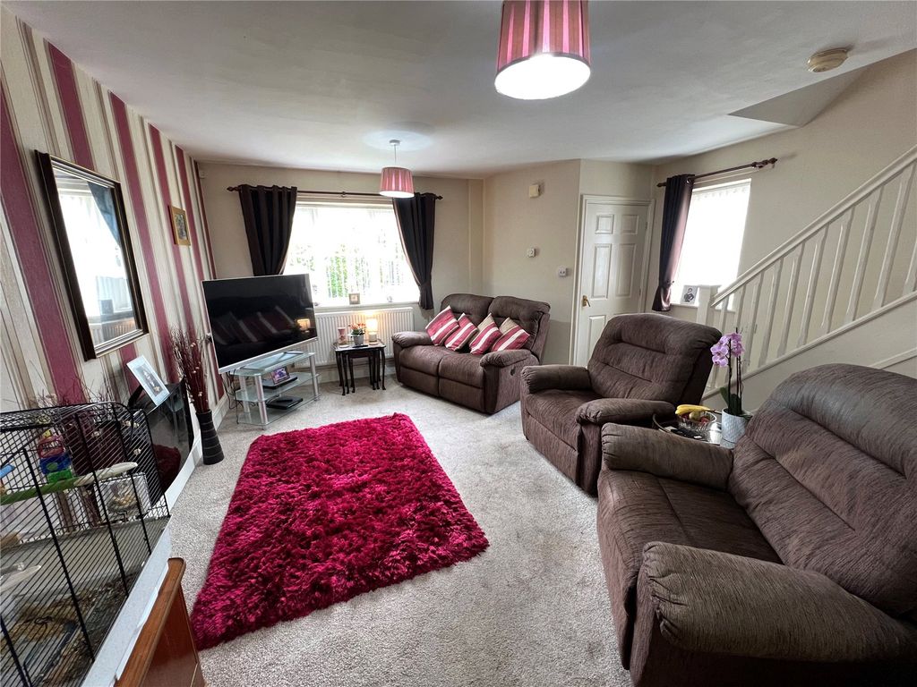 Property photo 2 of 11 Lounge