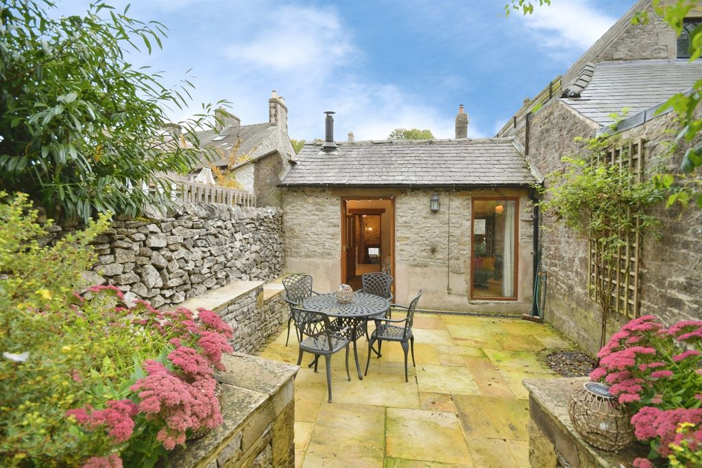 Property photo 3 of 32