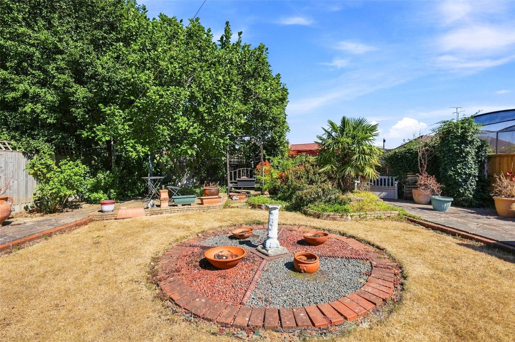 Property photo 2 of 19 Picture No. 28