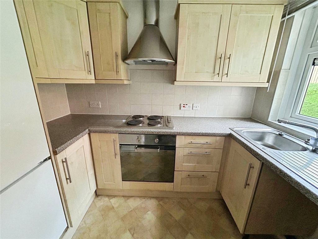 Property photo 2 of 6 Kitchen