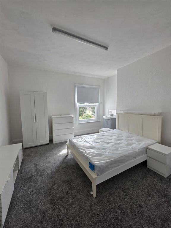 Property photo 1 of 9 Manor Road Bed2 .Jpg