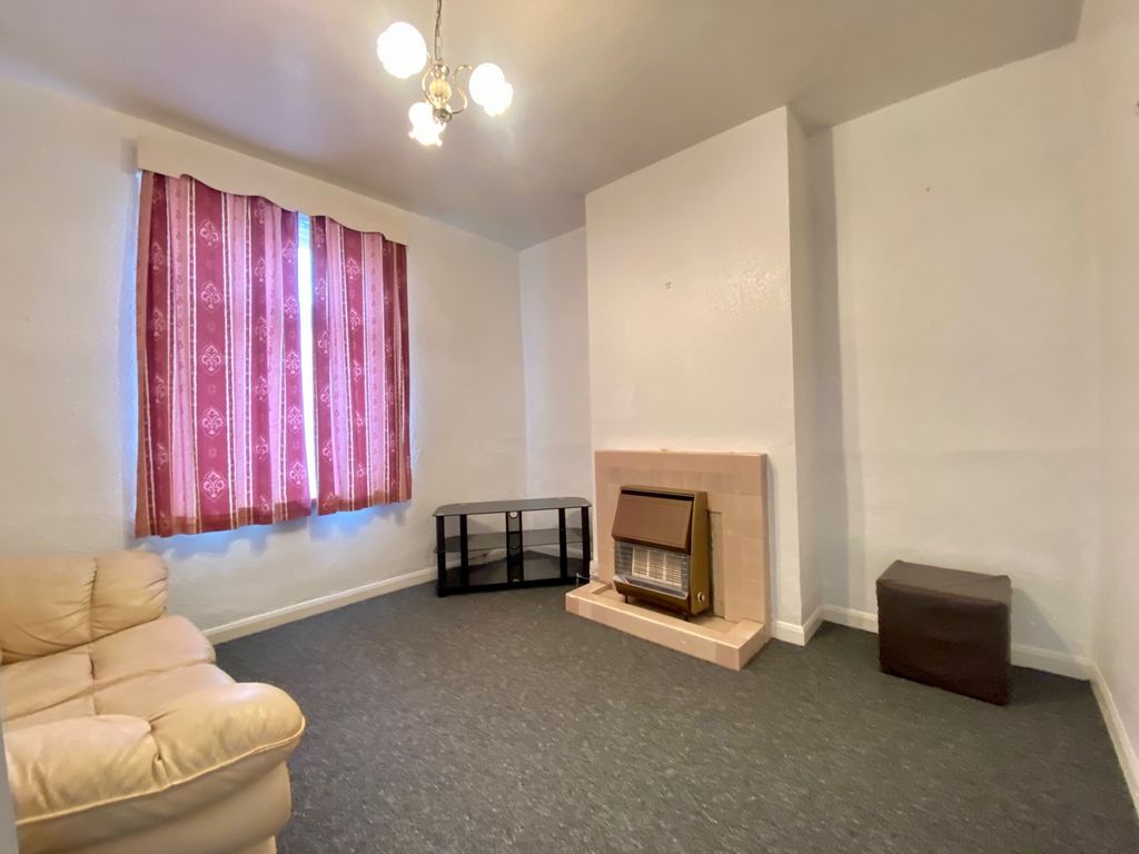 Property photo 3 of 7 Living Room