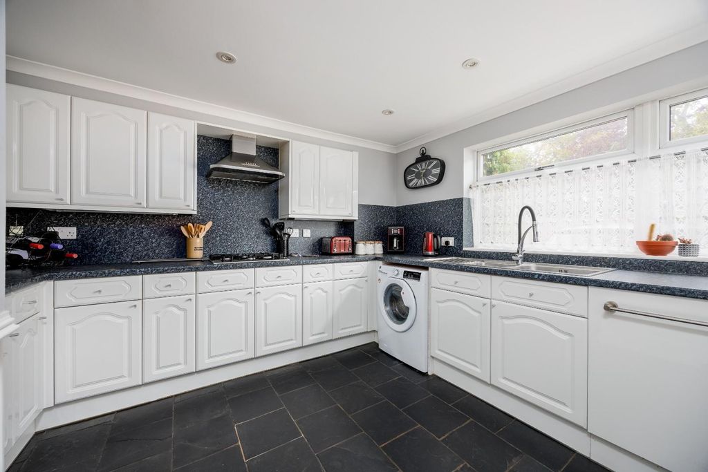 Property photo 3 of 19 Kitchen