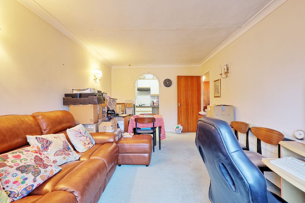 Property photo 2 of 17