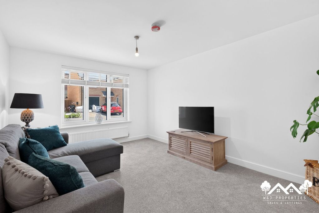 Property photo 3 of 37