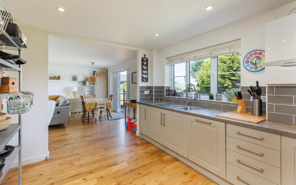 Property photo 3 of 26 Kitchen