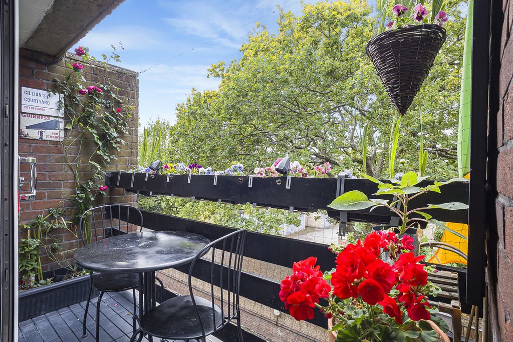 Property photo 3 of 18