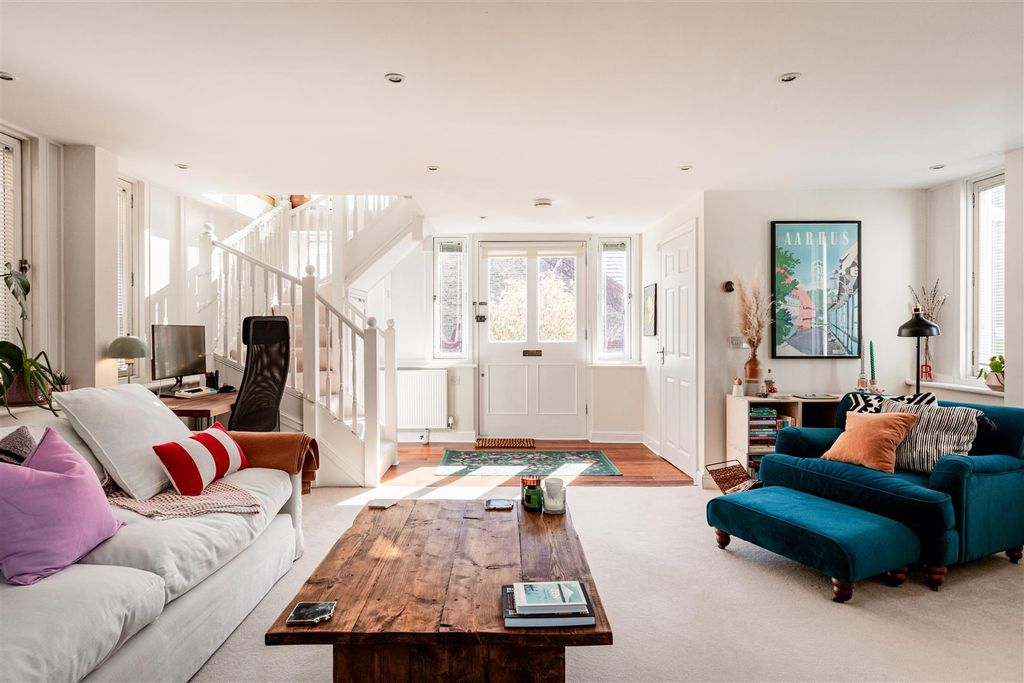 Property photo 2 of 21