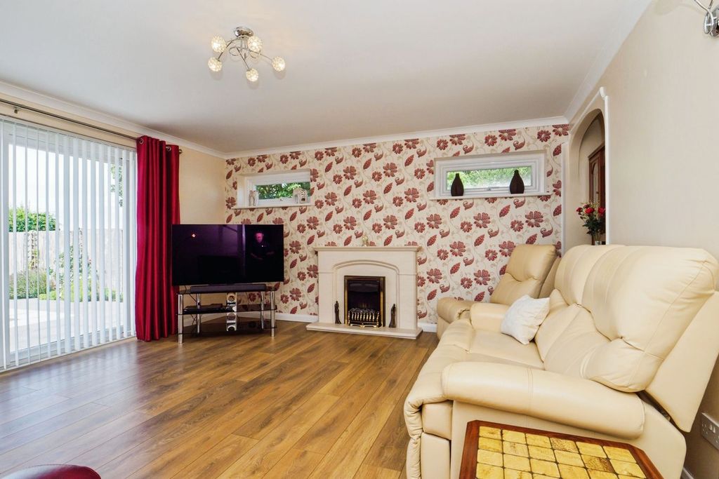 Property photo 2 of 26