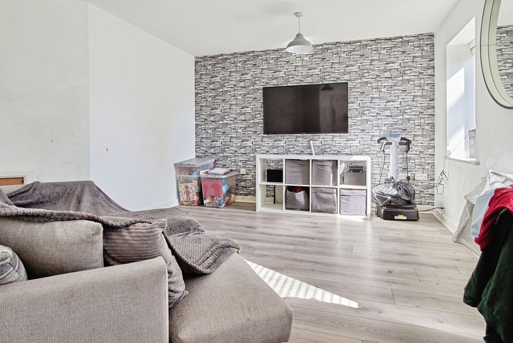 Property photo 3 of 16 Pbox-Img.Jpg