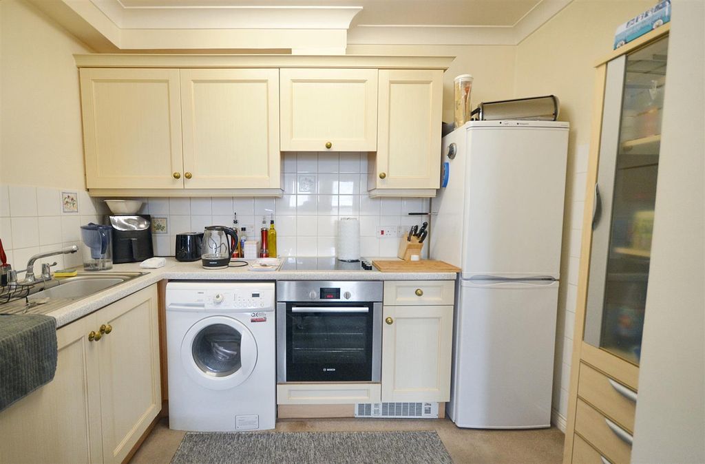 Property photo 3 of 7 Kitchen